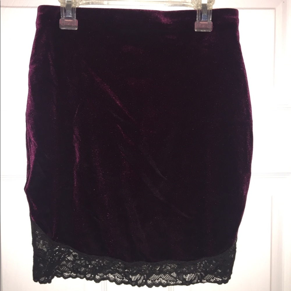 Velvet Lace Mini Skirt in Burgundy